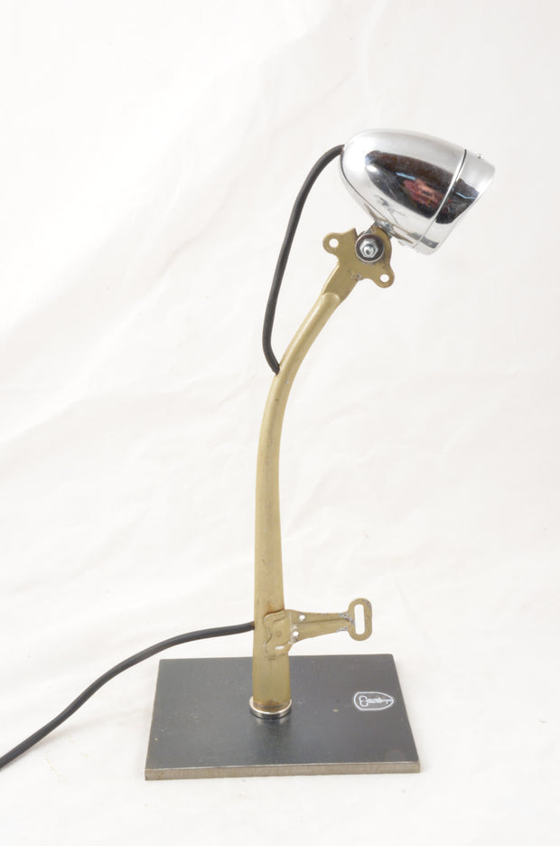 Lampe M