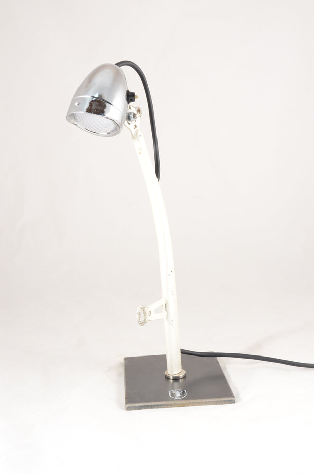 Lampe M